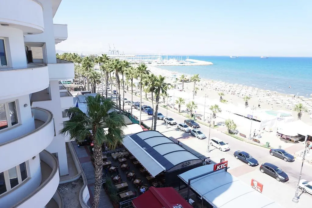 דירה לרנקה Lazuli Sea View Beachfront Ap 43