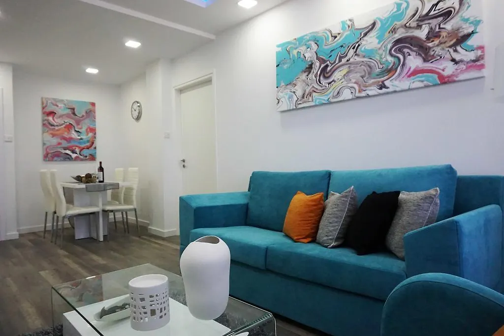 לרנקה Lazuli Sea View Beachfront Ap 43 דירה