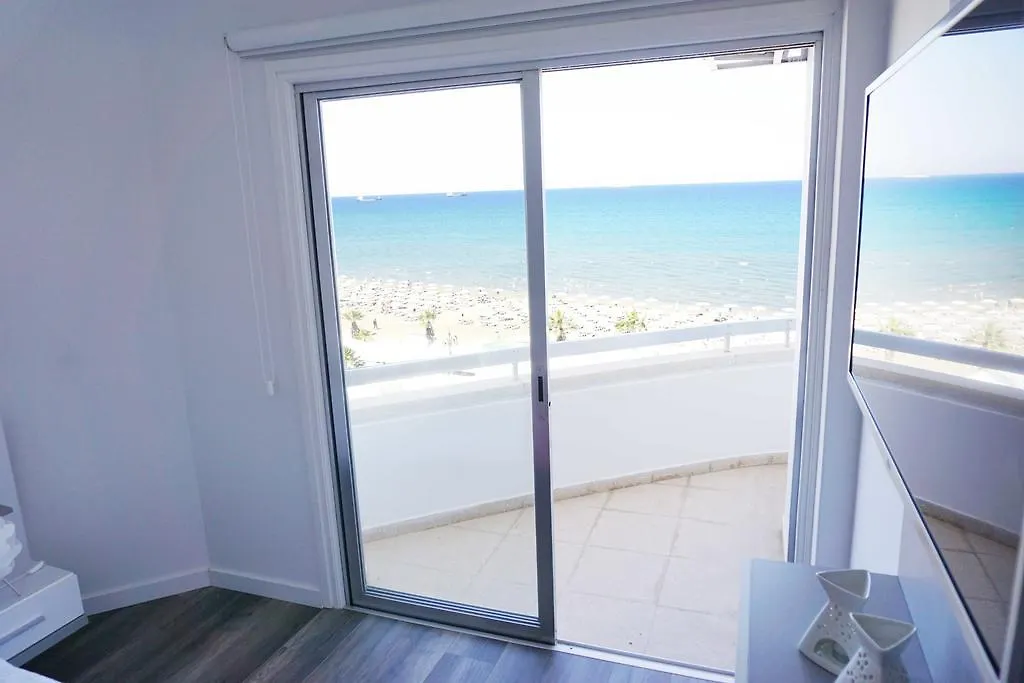 Lazuli Sea View Beachfront Ap 43 Larnaca