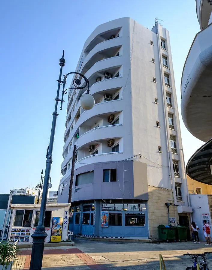 לרנקה Lazuli Sea View Beachfront Ap 43